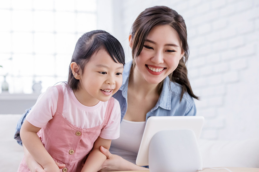 woman and her kid using smart AI speaker 