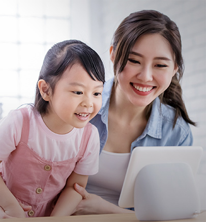 woman and her kid using smart AI speaker