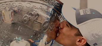 Alex Palou kissing his trophy
